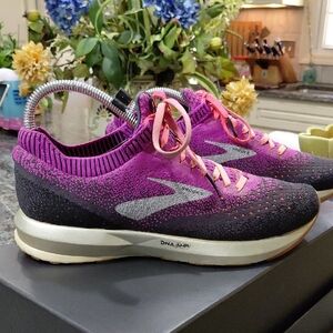 "Brooks" Levitate 2, Sz.8.5, Women's Pink and Black Athletic Shoes.  Slight wear